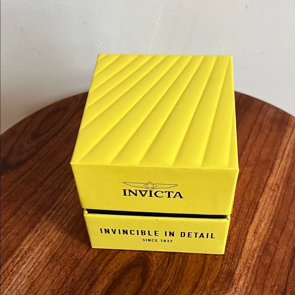 Invicta Men's Silver and Black Dive Watch